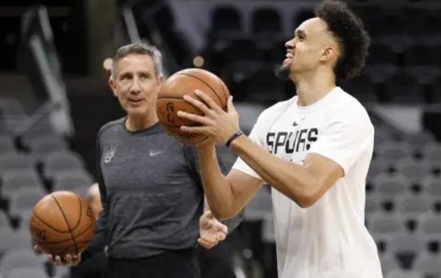 王者荣耀ewc-【人物】巴斯前男友、帕克小卡恩师 雷霆捡到宝了