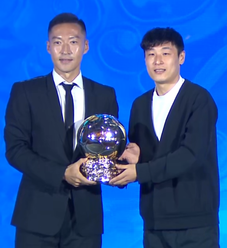 电竞世界杯pubg-中国金球奖感人一幕！五金王为双金王颁奖，吴曦：或是最后一奖