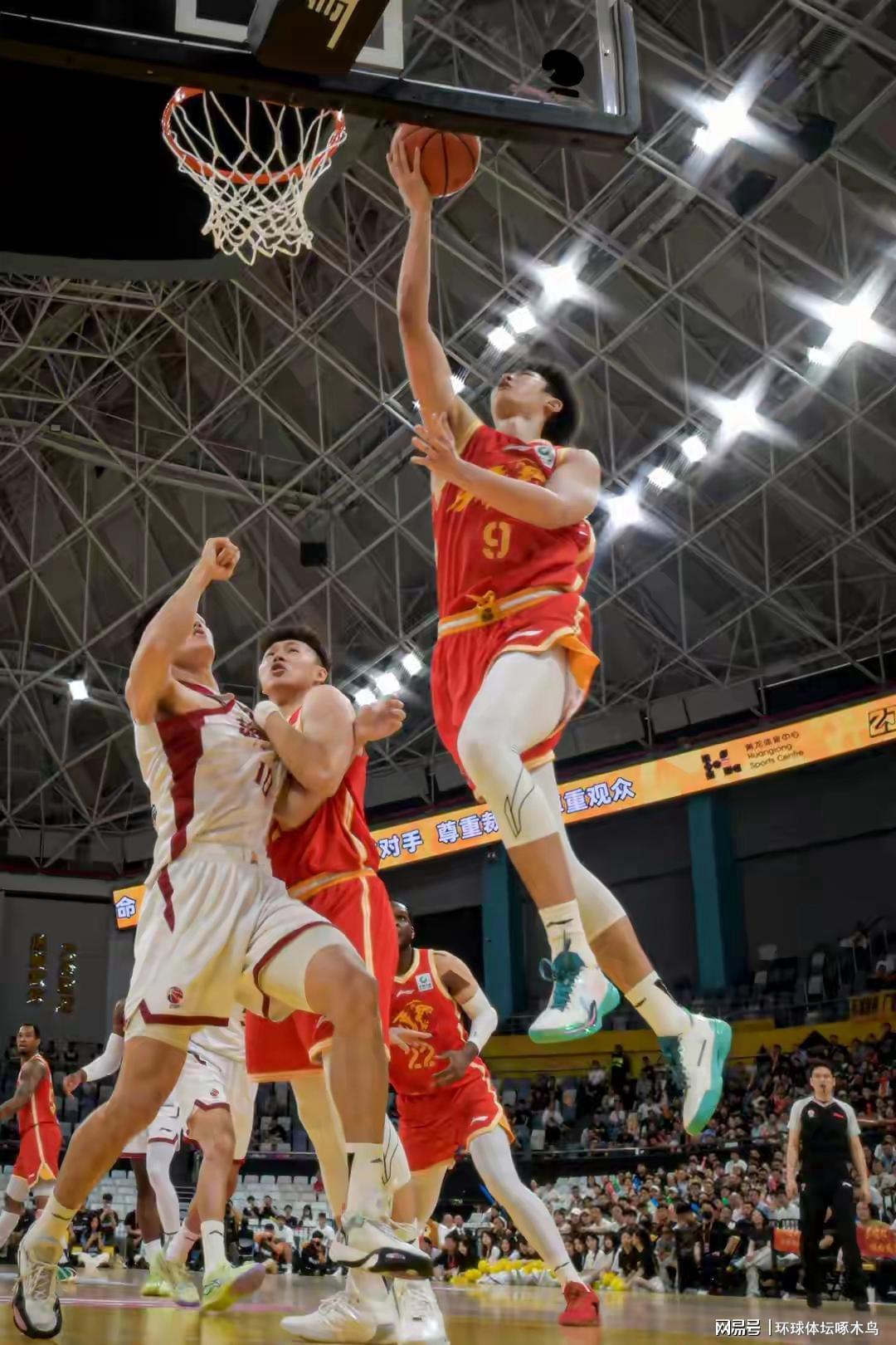ewc电竞世界杯直播-山西男篮92-90广厦 大比分1-0领先 巴里-布朗35分